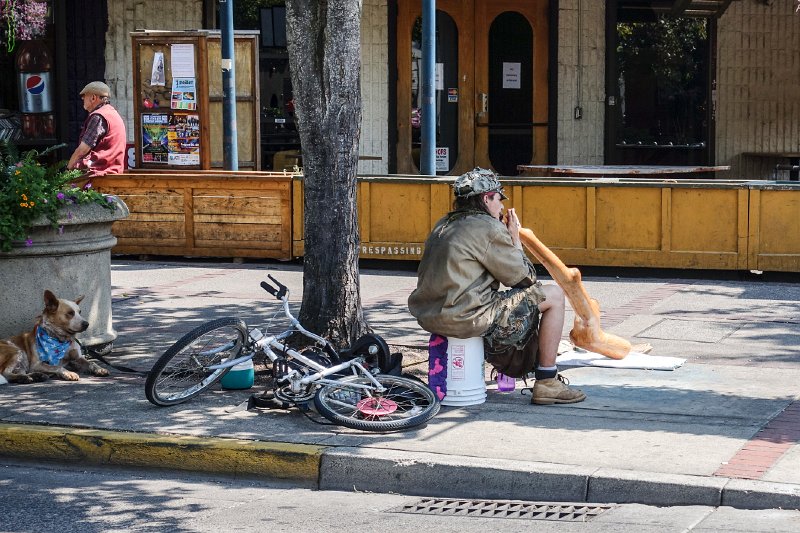 20150825_120533 RX100M4.jpg - Playing the didgeridoo, Eugene, OR